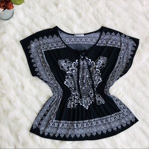 Claudia Richard Square Black w/ White design Top M